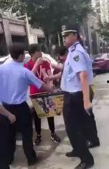 穿制服的人吃瓜视频,揭秘制服人群的趣味日常